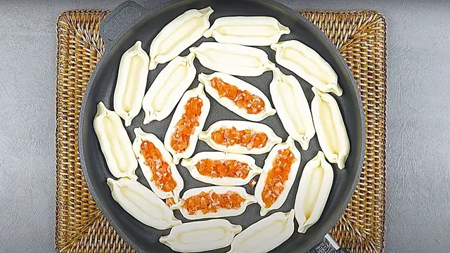 Слоеные лодочки с начинкой