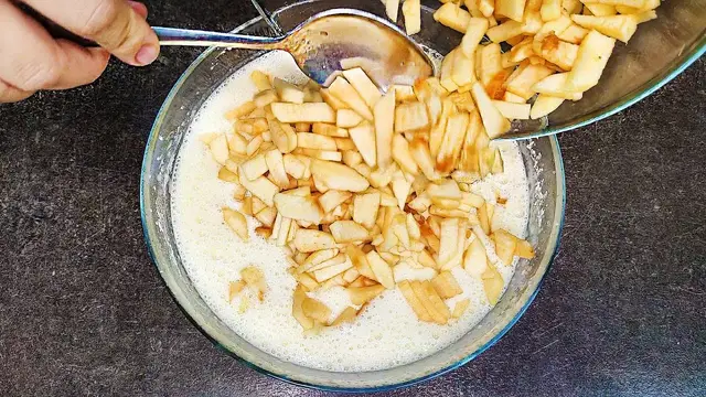 Заливной яблочный пирог