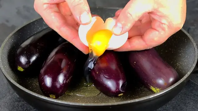 Баклажаны с яйцами