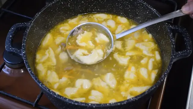 Легкий суп с фрикадельками и клёцками