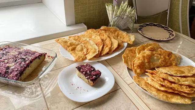 Чебуреки и нежнейший пирог к чаю