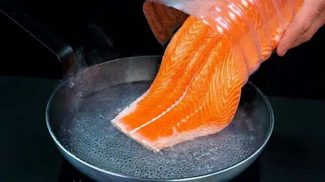 Нежный лосось со сливочным соусом и картофельным пюре