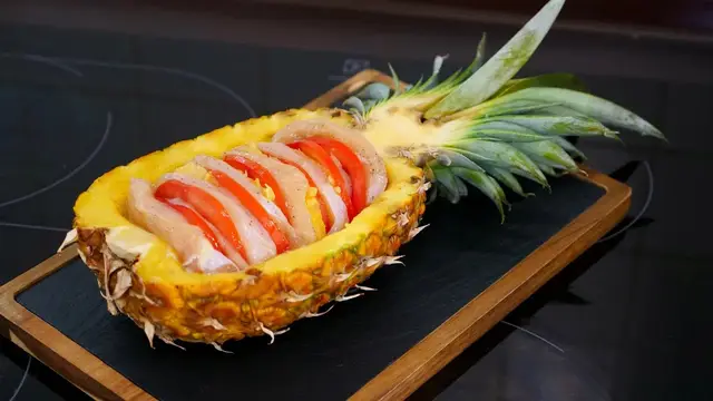 Мясо по-французски по-новому в ананасе