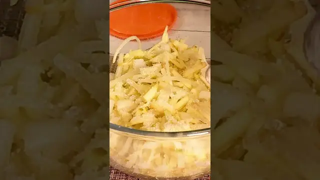 Вкусный салат с соленой селедочкой