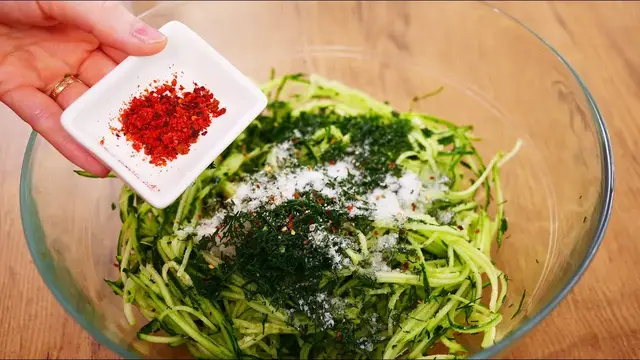 Быстрая и очень вкусная закуска из огурцов
