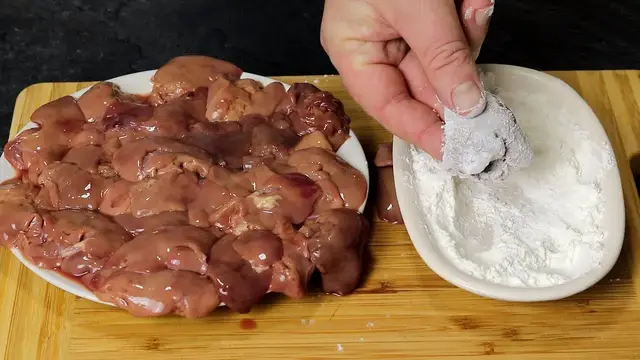 Новогодний салат из печени и сладкого перца