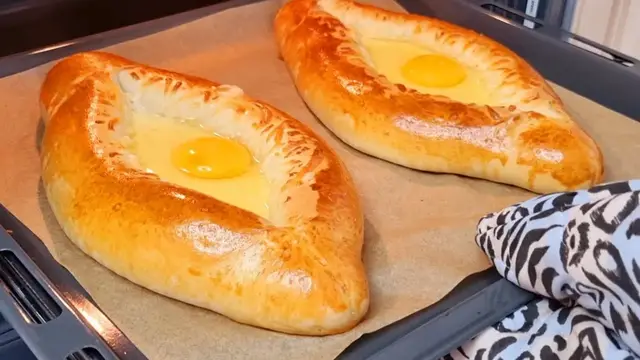 Пироги с яйцом и сыром