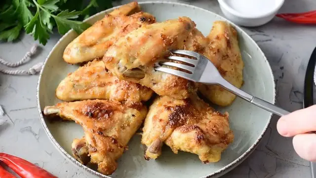 Куриные крылья с хрустящей корочкой в духовке