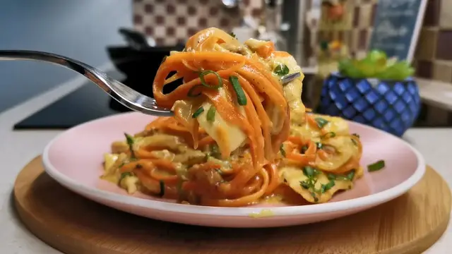 Куриная грудка в морковно-луковом соусе