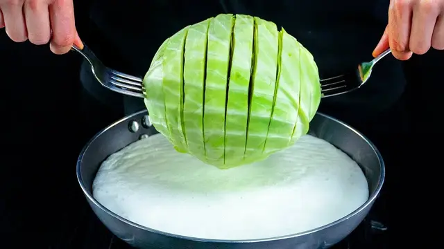 Капустные блины с пикантным соусом