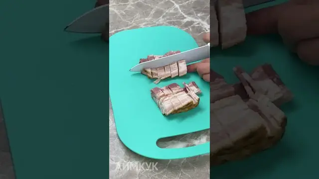 Шампиньоны, фаршированные беконом и сыром