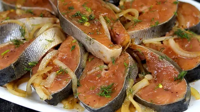 Блестящая маринованная горбуша на праздничный стол