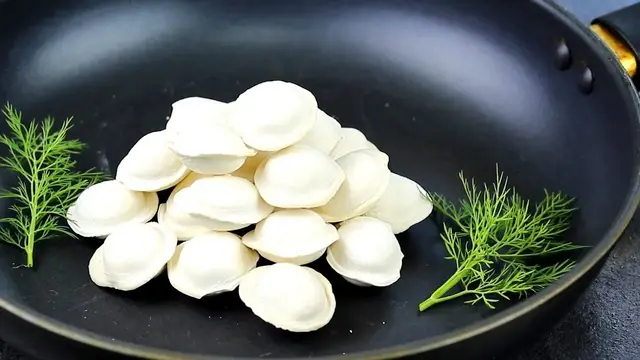 Вкусные пельмени на сковородке