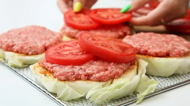 Капустные стейки с мясом
