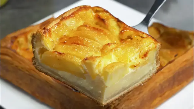 Итальянский сливочный яблочный пирог из слоеного теста