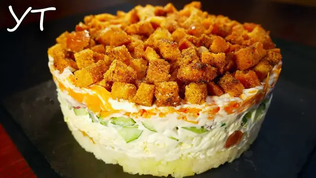 Вкусный салат с сухариками