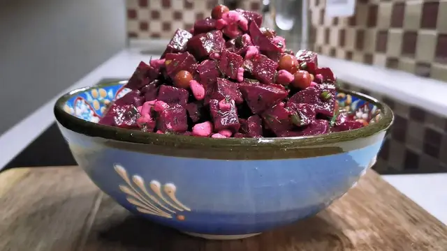 Салат из свеклы с творогом 