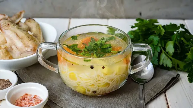 Суп из куриных крылышек с вермишелью
