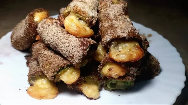 Хрустящие рулетики из кабачков с сыром
