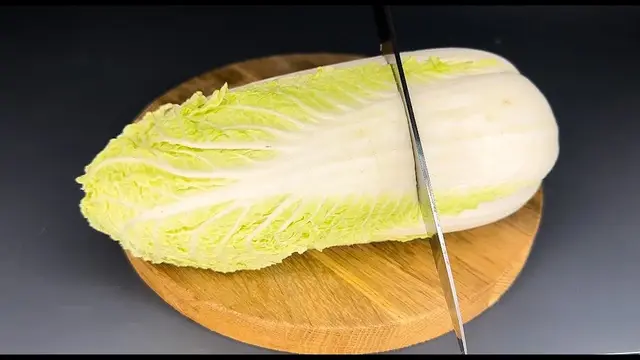 Салат с курицей и пекинской капустой