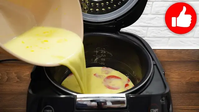 Простой и вкусный омлет с помидорами в мультиварке