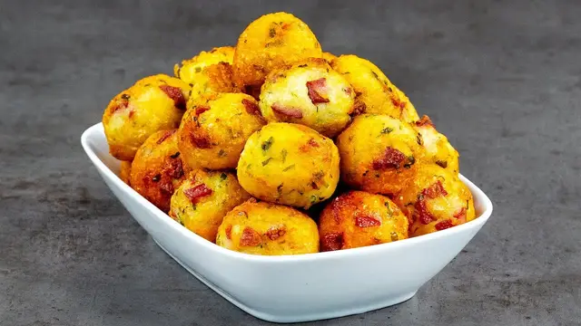Картофельные зразы с сосисками и пармезаном