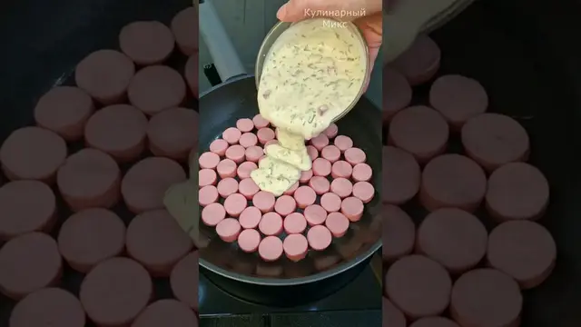 Омлет на кефире с сосисками