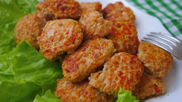Вкусные и очень нежные котлеты на кефире