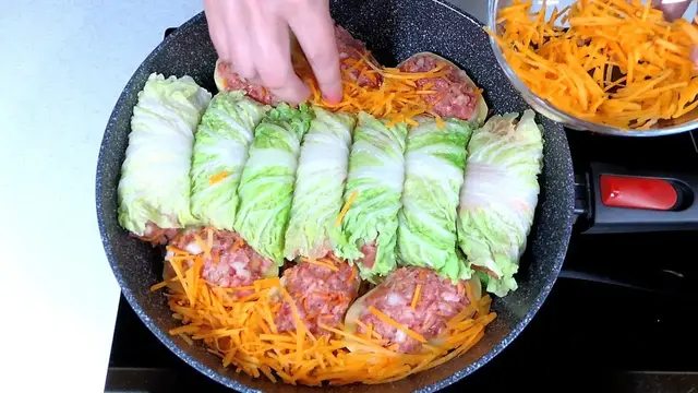Овощи с фаршем на сковородке 