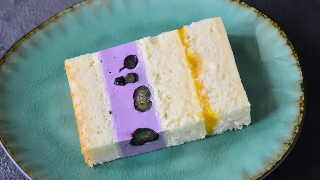 Лучший праздничный торт с манго и голубикой 