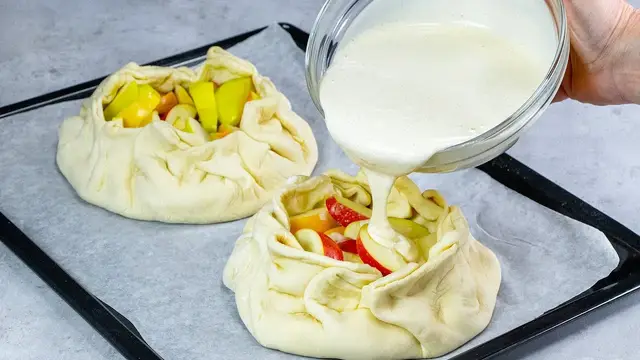 Тарт с яблоками из слоёного теста 