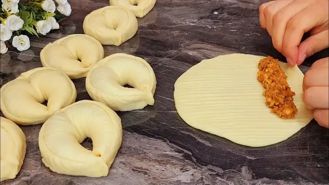 Рогалики со сгущенкой