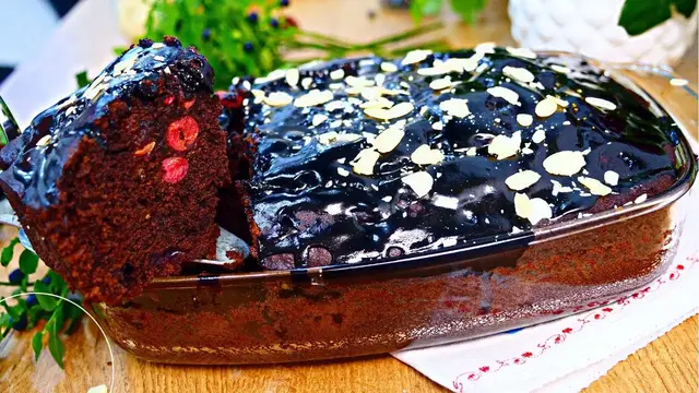 Пирог Пьяная вишня на скорую руку