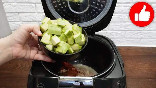 Кабачки с тушенкой в мультиварке