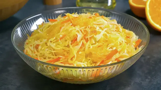 Шведский салат из капусты с апельсинами
