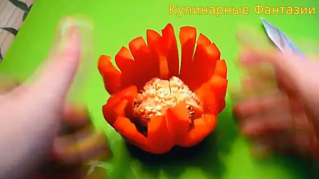 Чудесный цветок из перца