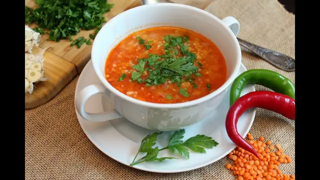 Томатный суп с кус кусом и чечевицей