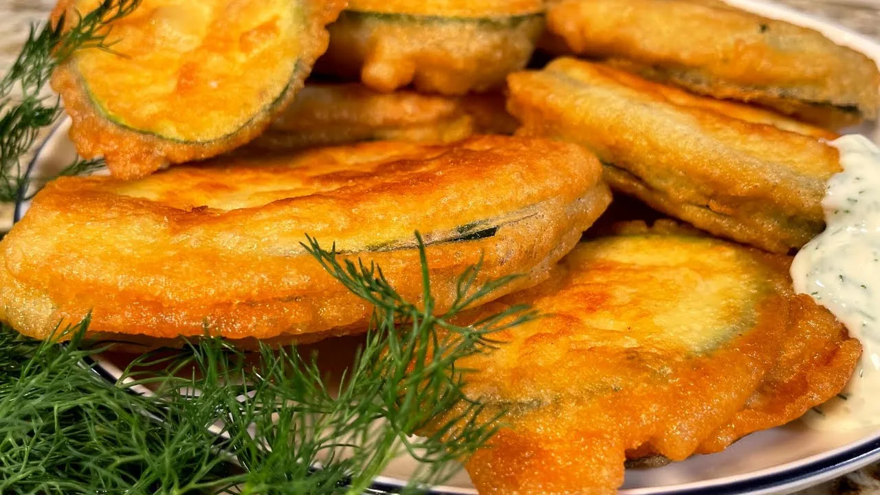 Кабачки в кляре на сковородке