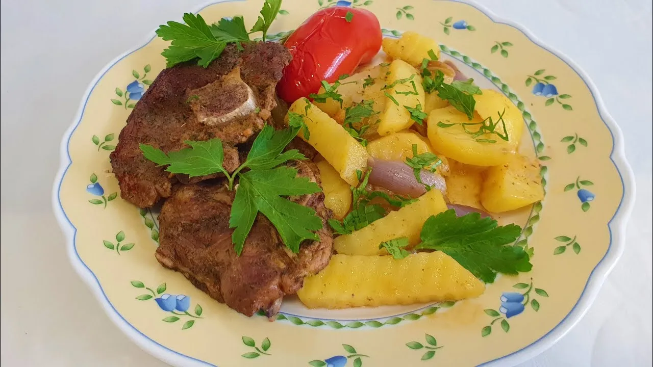 Мясо на овощах в рукаве