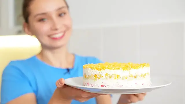 Шикарный салат с крабовыми палочками и кукурузкой