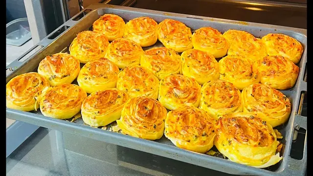 Булочки с сыром, творогом и зелёным луком