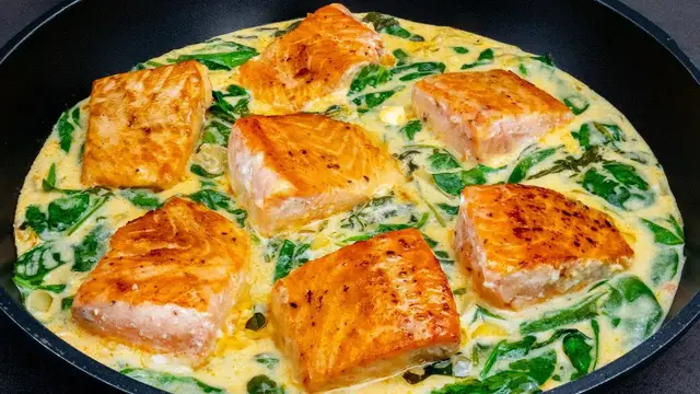 Вкусный лосось на сковороде
