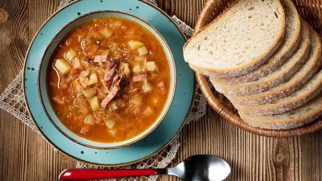 Лёгкий суп из капусты и грибов