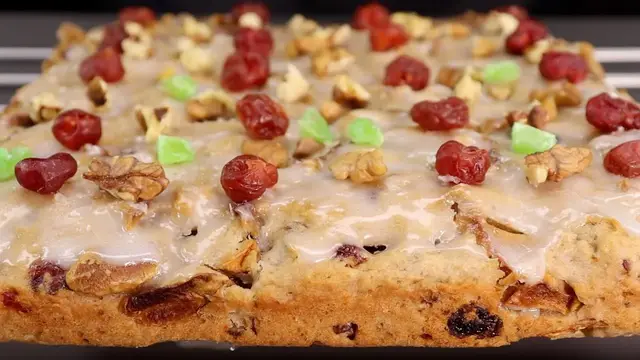 Пирог с сушёными яблоками, орехами, вишней