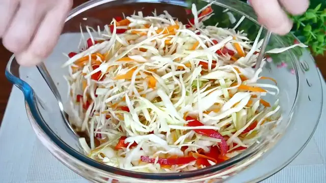 Простий салат з капусти