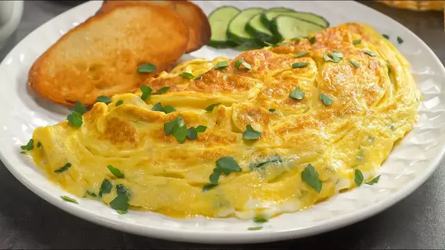 Омлет с творожным сыром и помидорами 