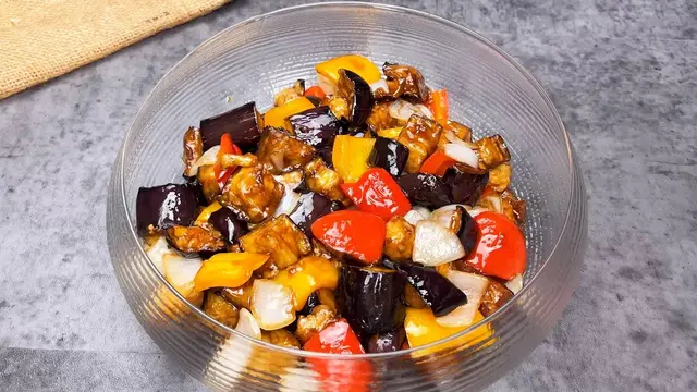Безумно вкусный салат с баклажанами в кисло-сладком соусе