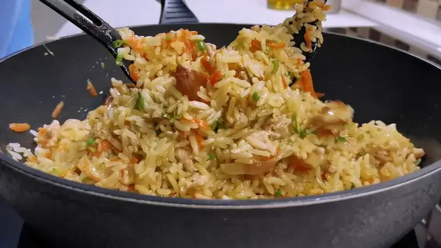 Рис с фаршем на сковороде 