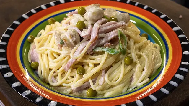 Макароны с ветчиной и сыром
