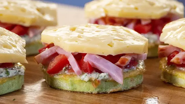 Кабачки запечённые с ветчиной и сыром